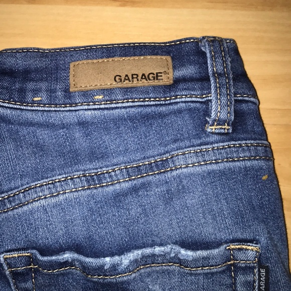 Too small - Picture 3 of 5